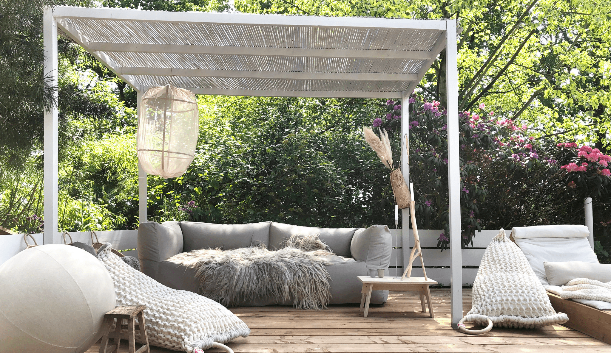 IN DE TUIN VERVEN? ZO HAAL JE DE SFEER VAN BINNEN NAAR BUITEN - LAB COLOUR THE WORLD