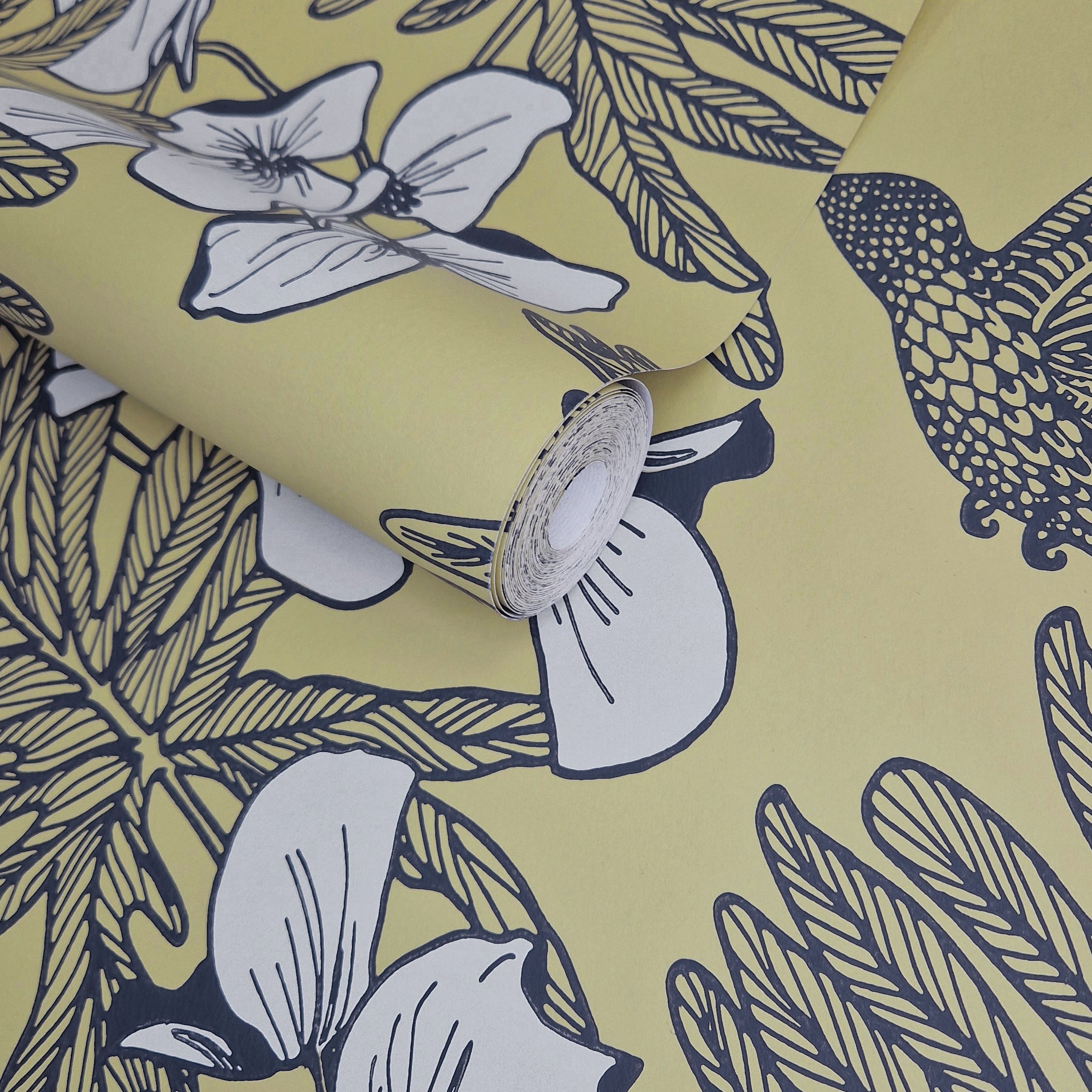 1838 Wallcoverings Hummingbird Behang 1804-117-01 - Mustard Yellow