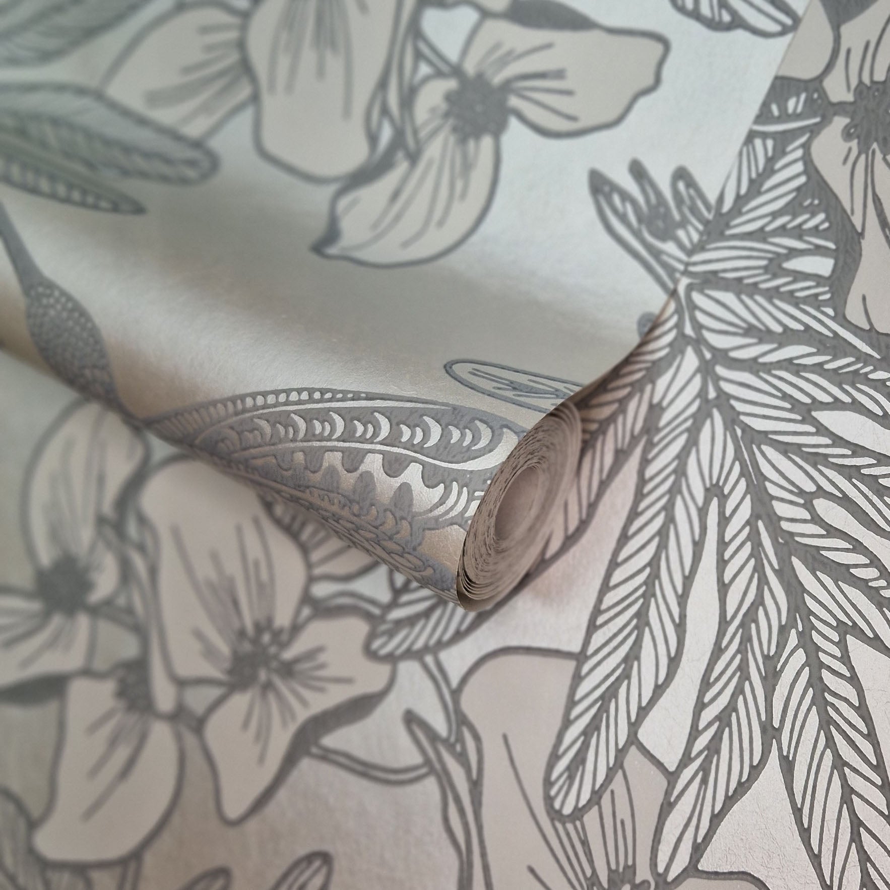 1838 Wallcoverings Hummingbird Behang 1804-117-05 - Mist Grey