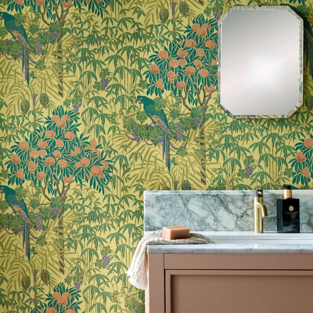 1838 Wallcoverings V&A Decorative Papers Macaw Behang 2311-167-03 - LAB COLOUR THE WORLD