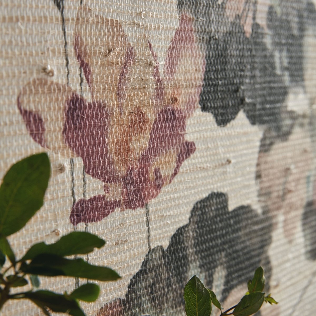 1838 Wallcoverings Willow Water Lilies Bracken Behang 2008-143-01 - LAB COLOUR THE WORLD
