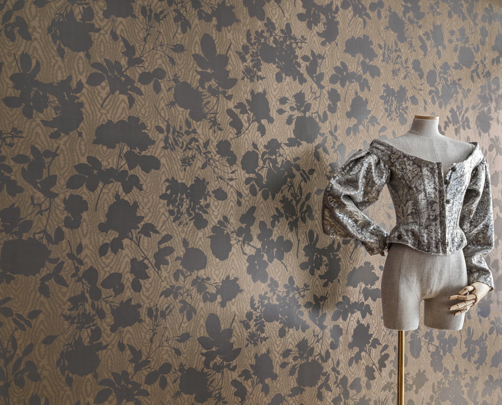 Cole & Son Vivienne Westwood Absence of Roses Moiré