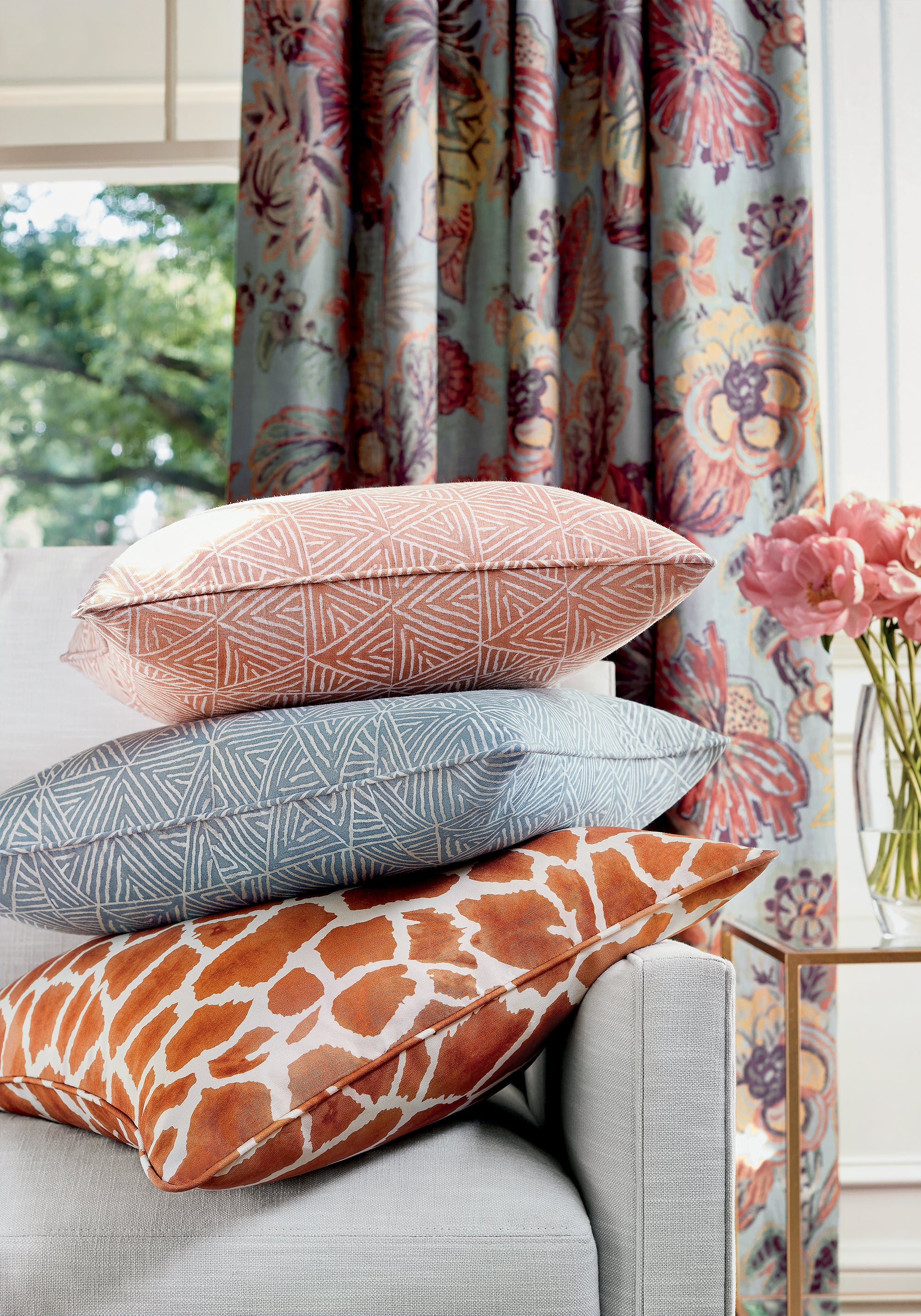 Thibaut Colony Notch Stripe Behang T10258 - sfeerbeeld
