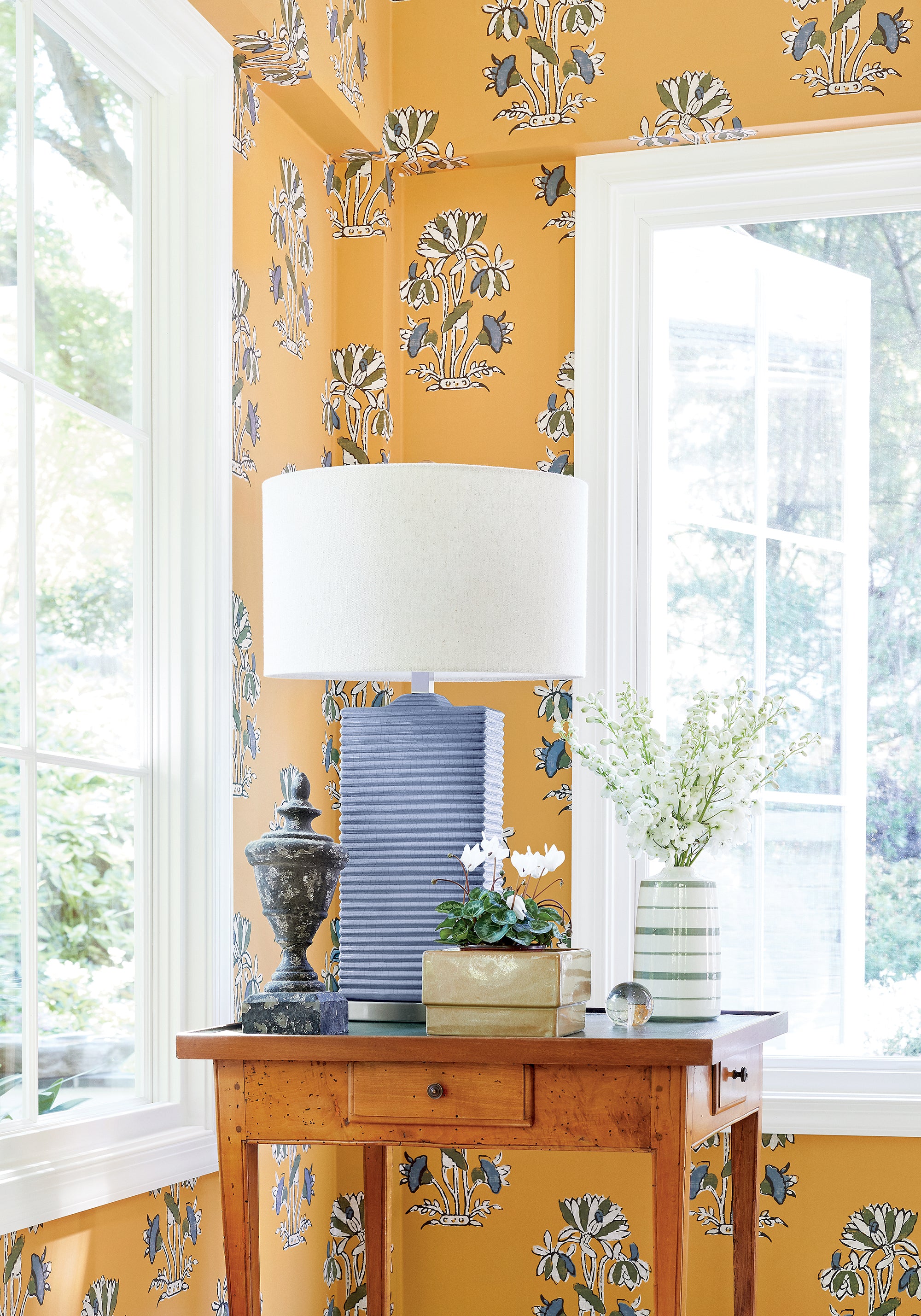 Thibaut Mesa Lily Flower Behang T13202 - sfeerbeeld