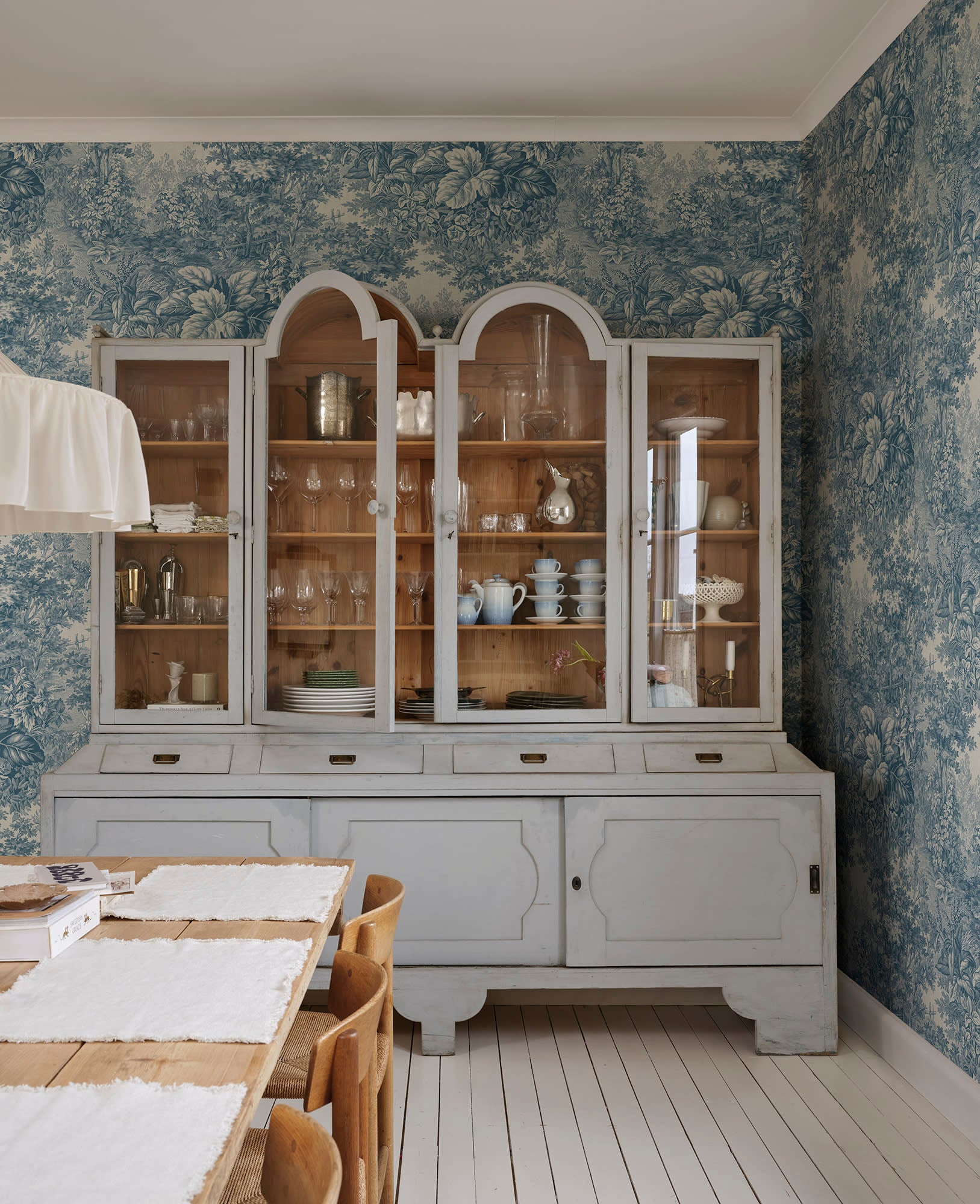 Sandberg Forest Toile Behang S10402 - Blue