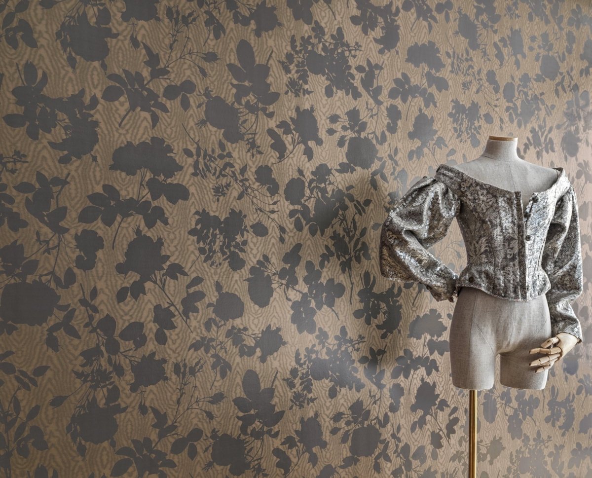 Cole & Son Vivienne Westwood Absence of Roses Moiré behang 130/3008 - LAB COLOUR THE WORLD