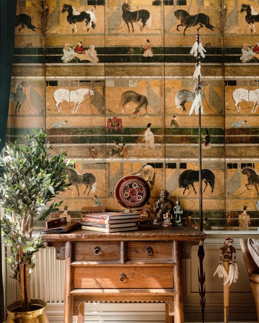 Mind The Gap Horse Stable Behang