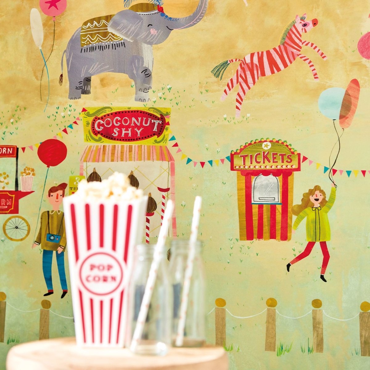Harlequin Lifes A Circus Behang 112647 - LAB COLOUR THE WORLD