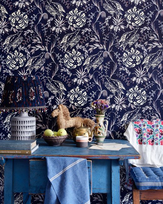 Mind The Gap Folk Embroidery Indigo Behang WP30016 - LAB COLOUR THE WORLD