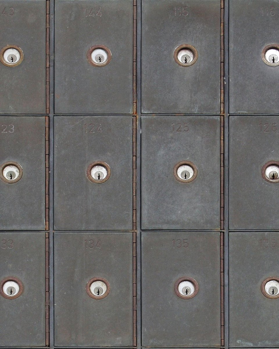 Mind The Gap Industrial Metal Cabinets Behang WP20113 - LAB COLOUR THE WORLD