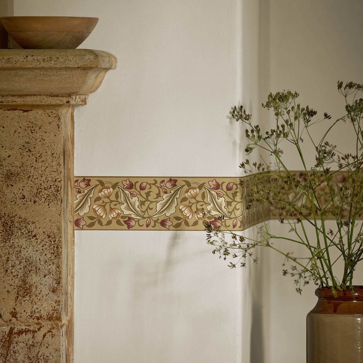 Morris & Co. Bluebell & Peony Border Behang 217608 - LAB COLOUR THE WORLD