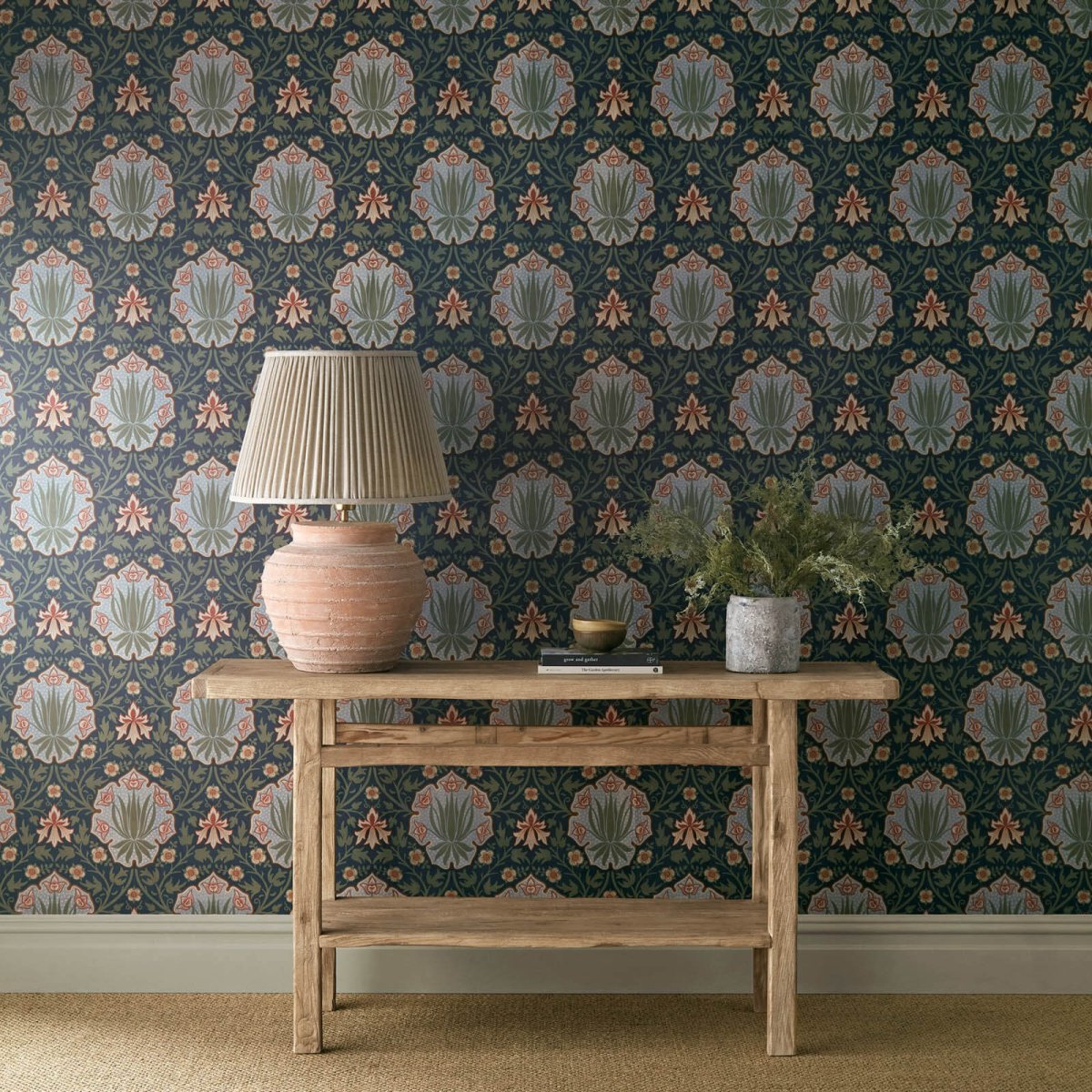 Morris & Co. Iris & Rose Behang 217568 - LAB COLOUR THE WORLD