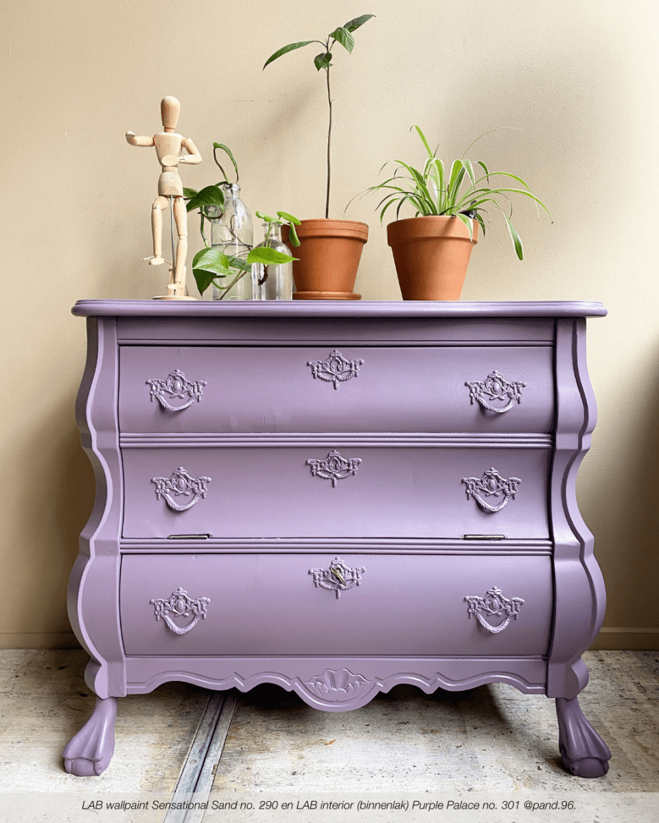 PURPLE PALACE NO. 301 - LAB COLOUR THE WORLD