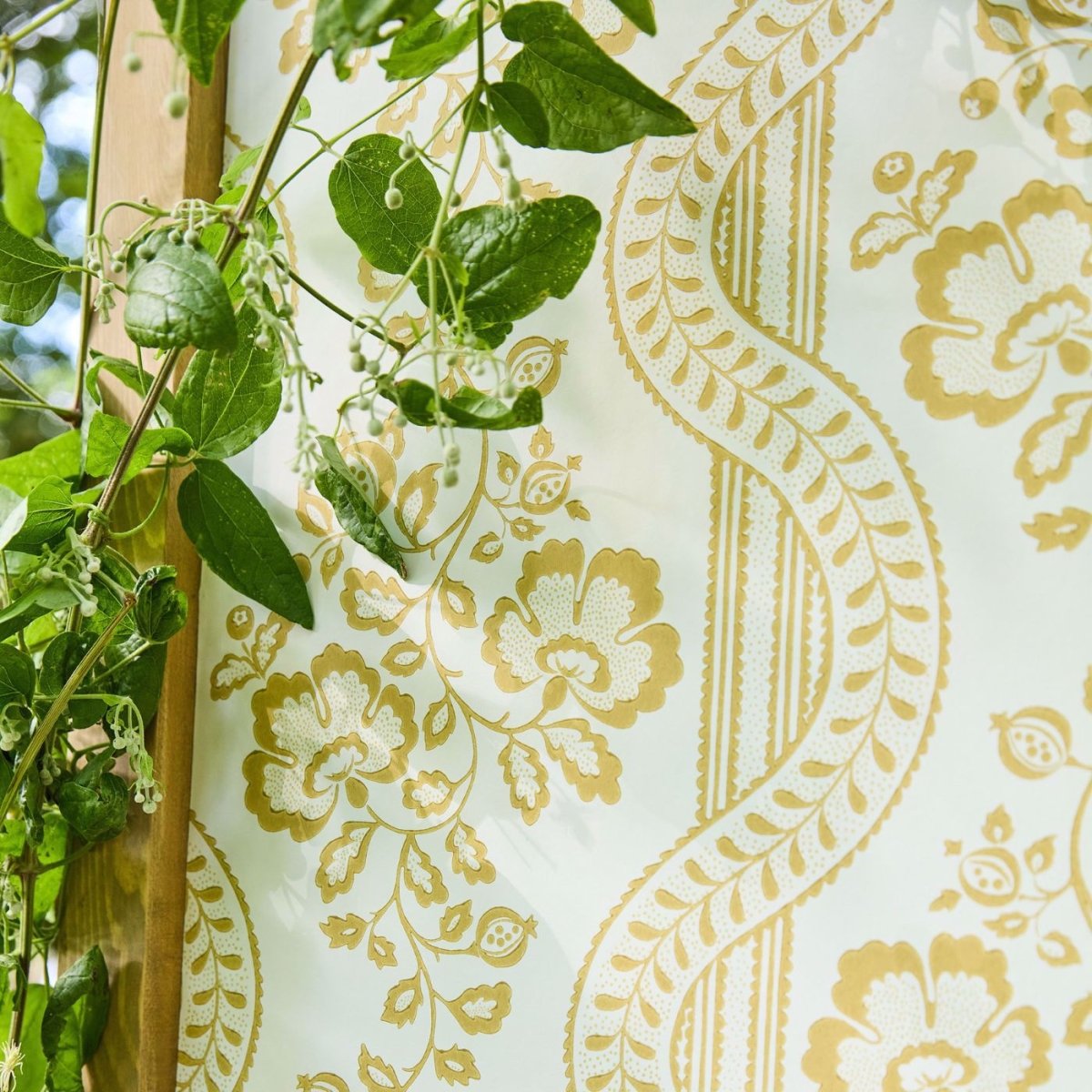 Sanderson Aubrey Behang 217430 - LAB COLOUR THE WORLD