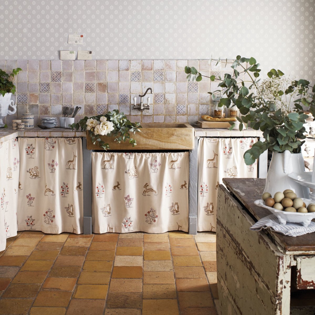 Sanderson Florrie Behang 214058 - LAB COLOUR THE WORLD