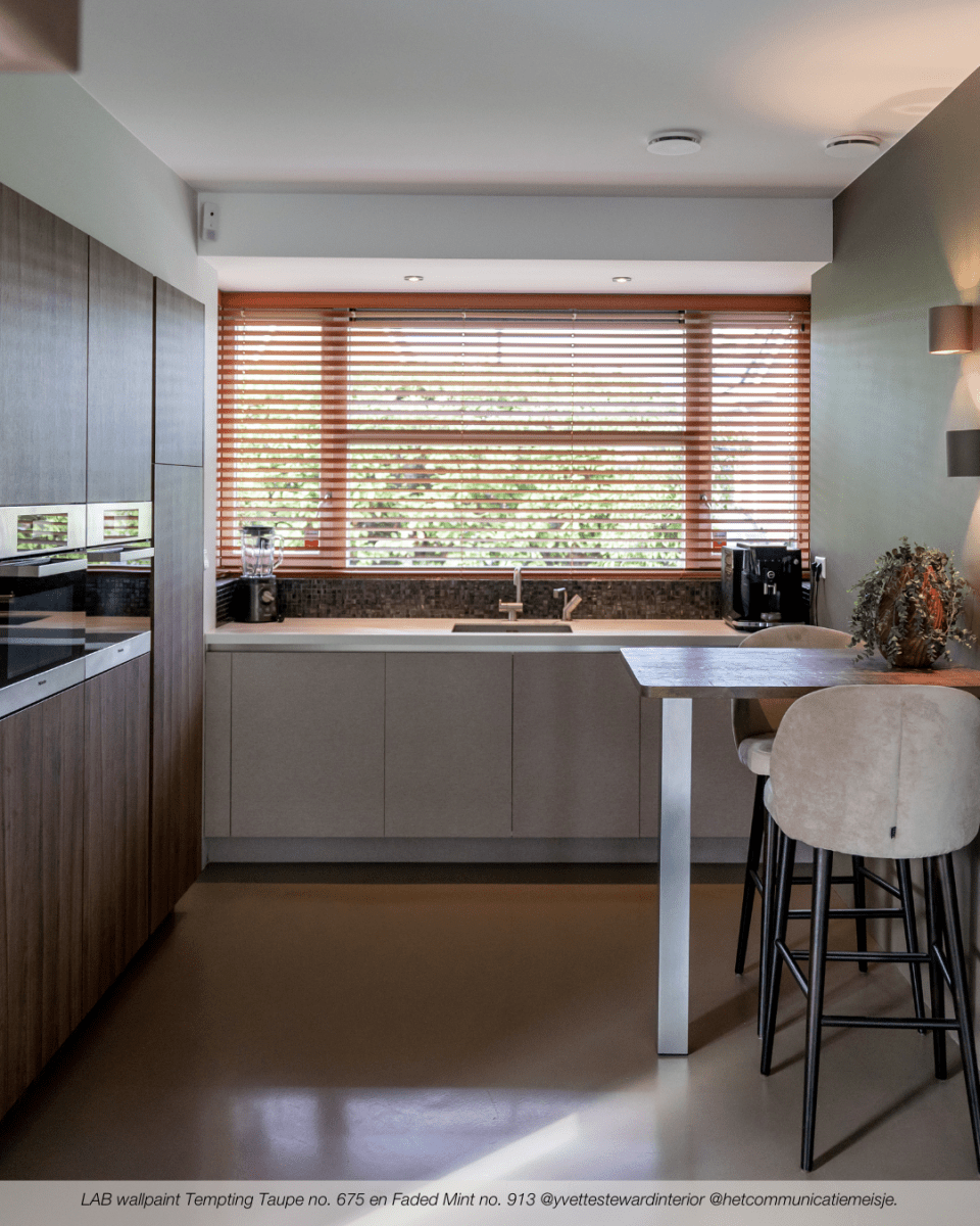 TEMPTING TAUPE NO. 675 - LAB COLOUR THE WORLD