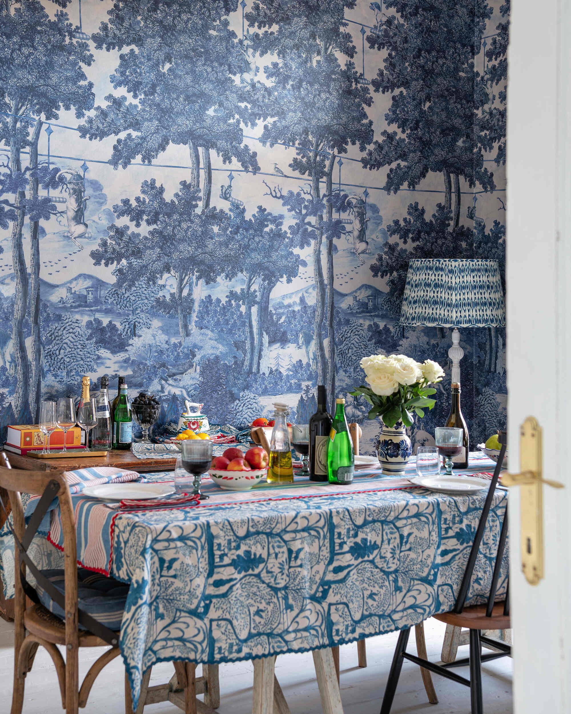 Mind The Gap Toile du Carpathians Indigo Behang
