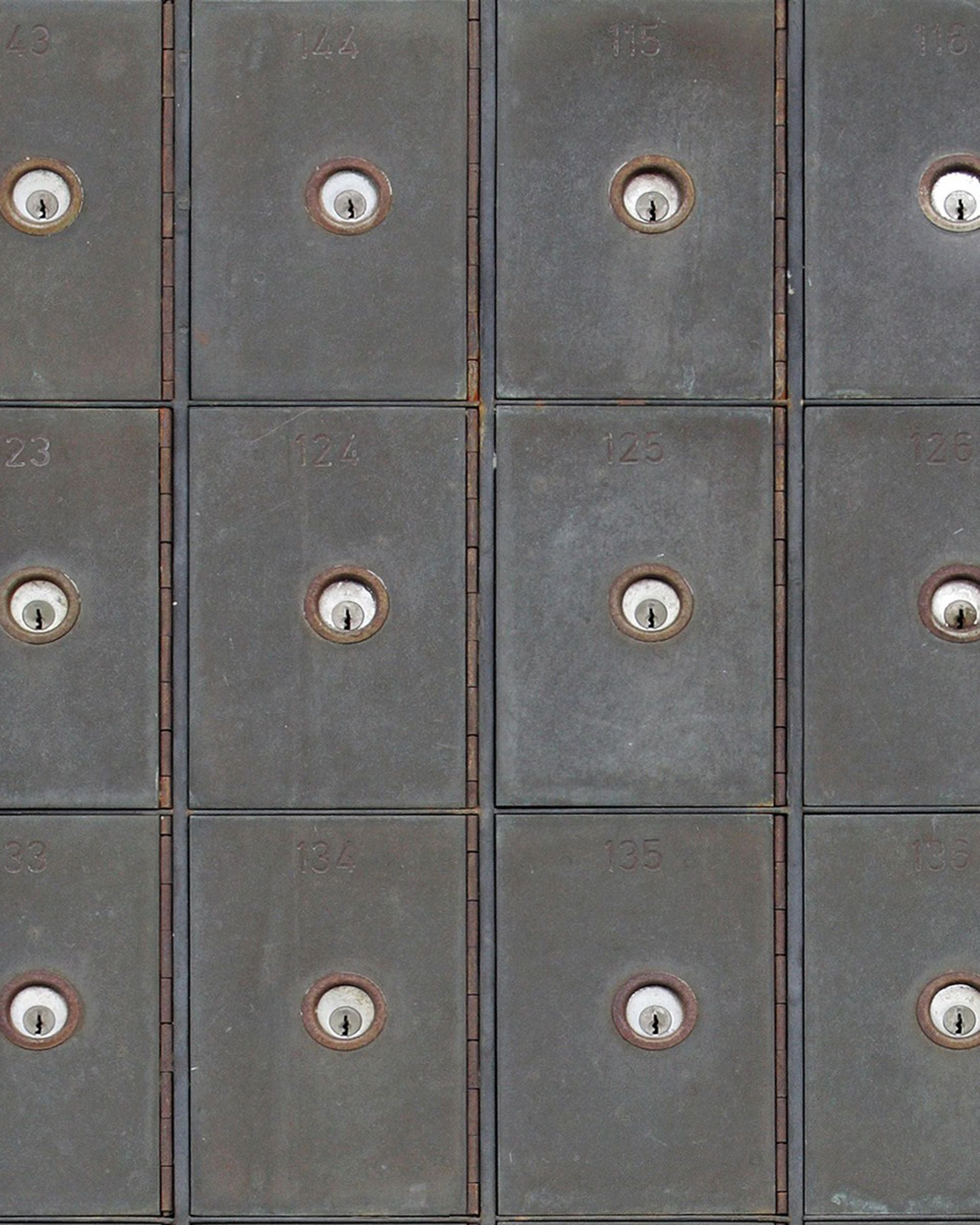 Mind The Gap Industrial Metal Cabinets Behang