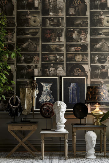 Mind the Gap Greek Pottery Behang The Home Of An Eccentric Man Behang Collectie WP20417