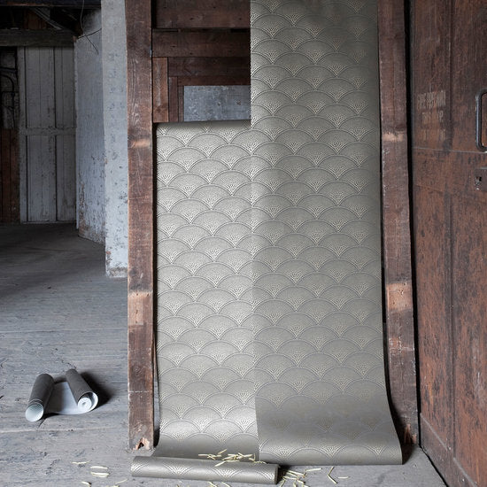 Behang Cole and Son Feather Fan Frontier Collectie Luxury By Nature sfeer