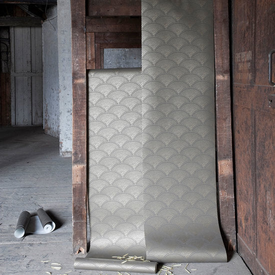 Behang Cole and Son Feather Fan Frontier Collectie Luxury By Nature sfeer