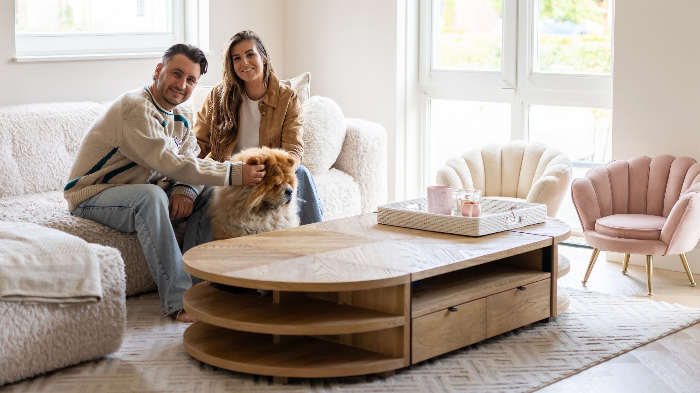 BINNENKIJKEN BIJ DANNY FROGER: MODERN NIEUWBOUWHUIS VOL RUST EN ELEGANTIE