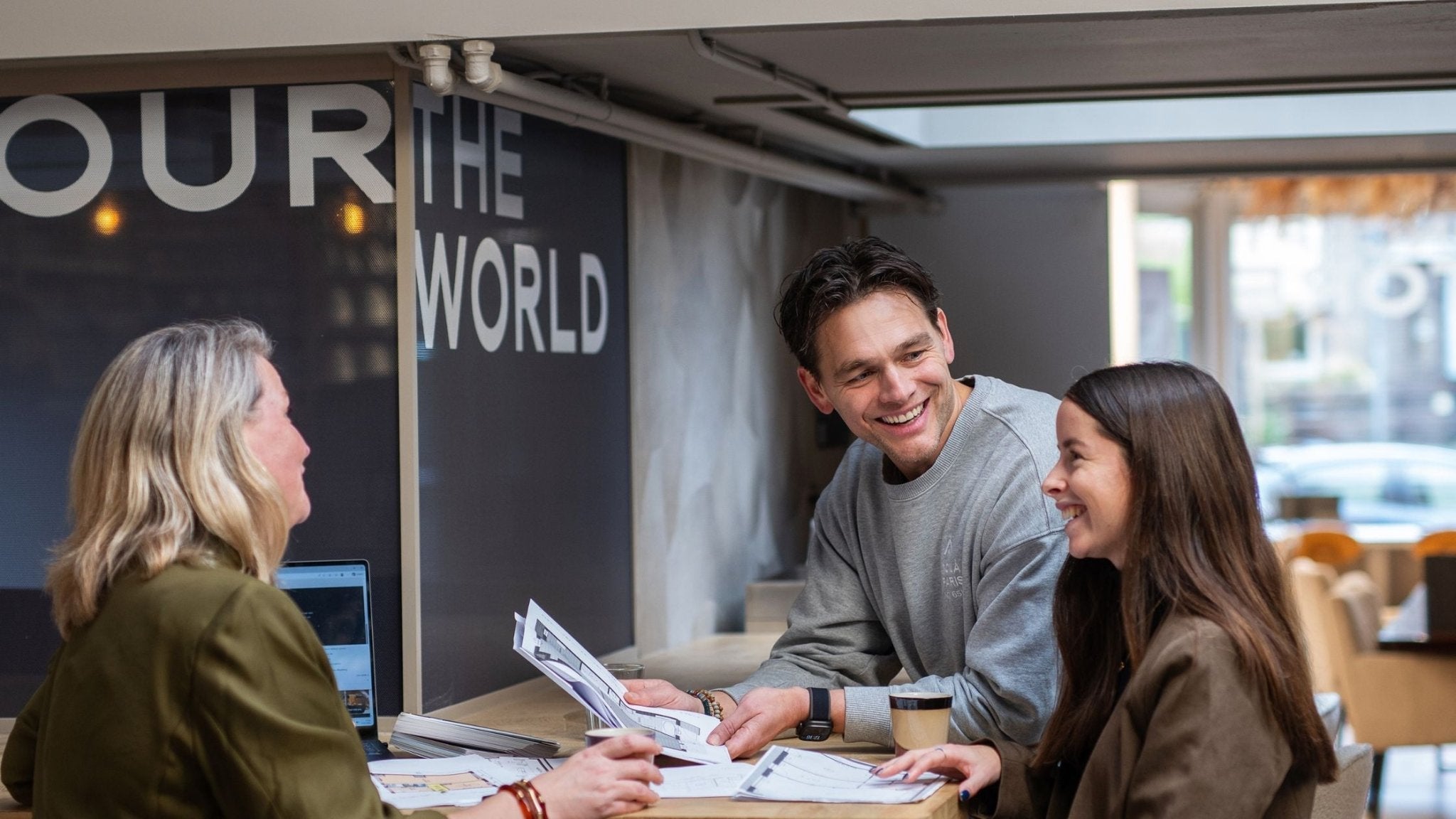 ASSISTENT BEDRIJFSLEIDER - LAB COLOUR THE WORLD