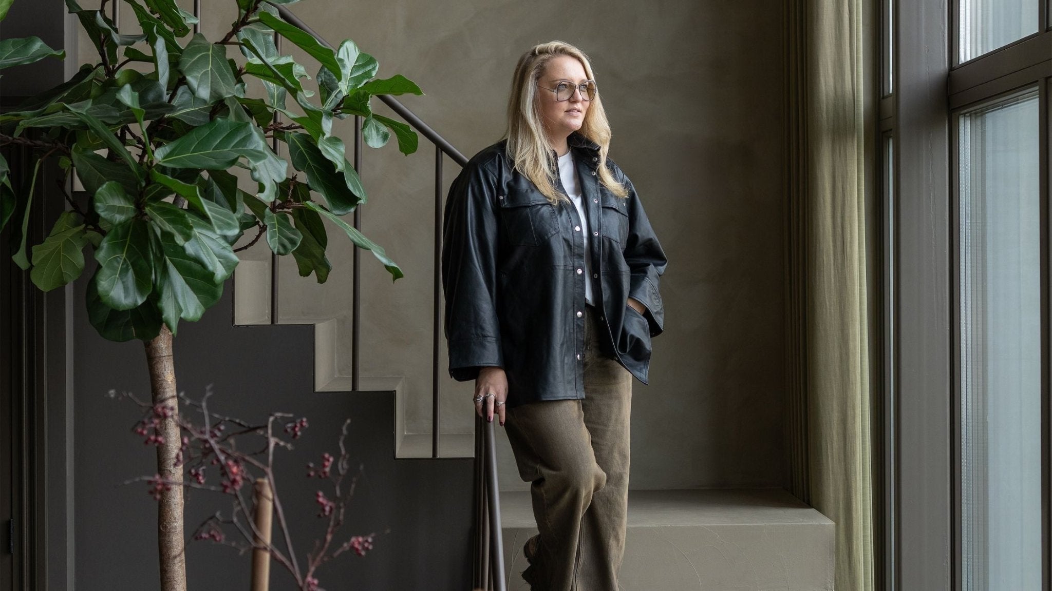 BINNENKIJKEN BIJ JET HENDRIKS: EEN WARM THUIS MET HOTELALLURE EN KARAKTER - LAB COLOUR THE WORLD