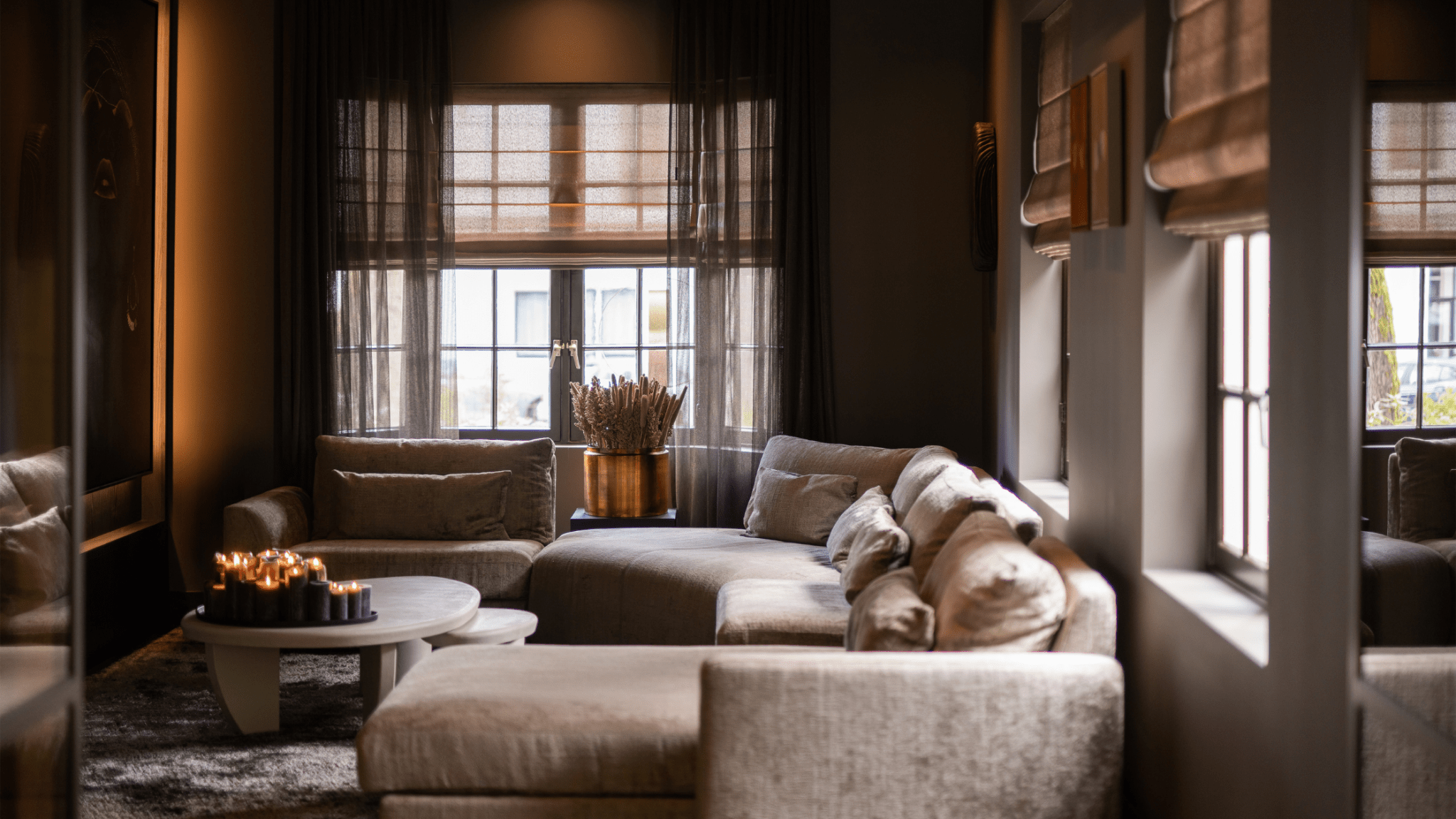 DE KLEUREN EN HET BEHANG VAN LAB-FOUNDER ROBERT ZÉLF IN HUIS? COPY PASTEN MAAR - LAB COLOUR THE WORLD