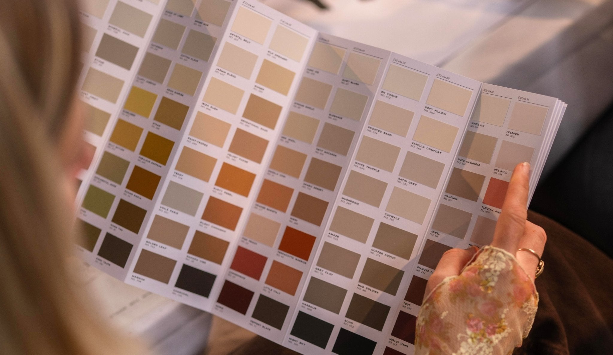 HAAL ALLES UIT DE NIEUWE LAB COLOURCARD - LAB COLOUR THE WORLD