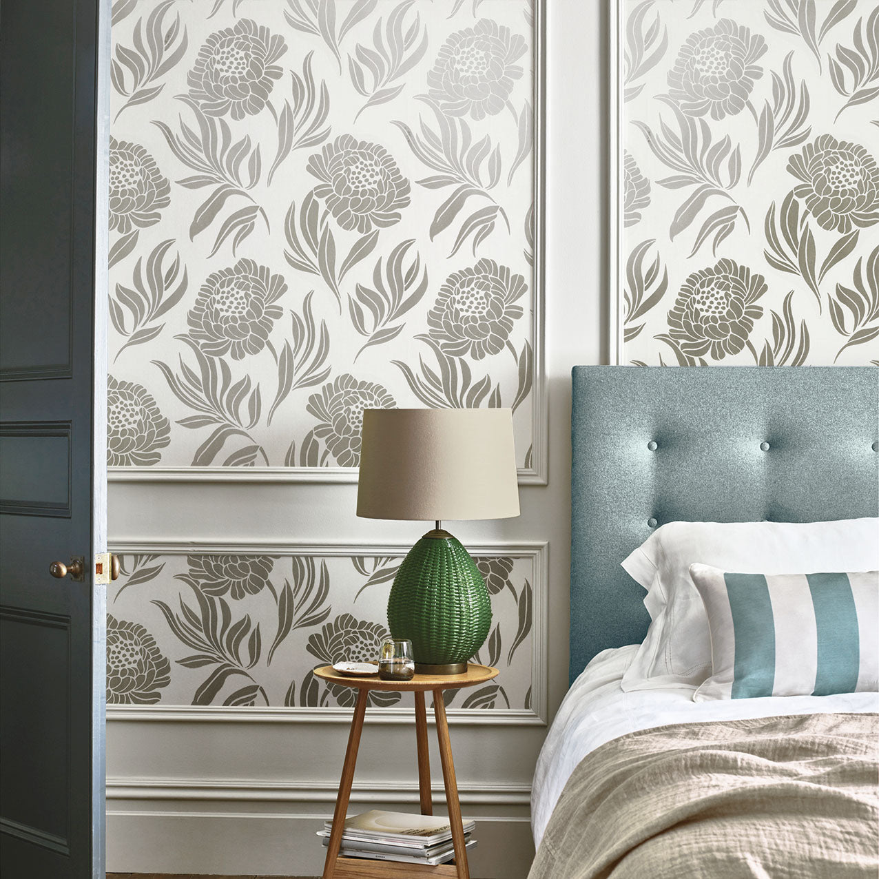 1838 Wallcoverings Chatsworth Behang 1602-106-04 - Ivory Cream and Metallic