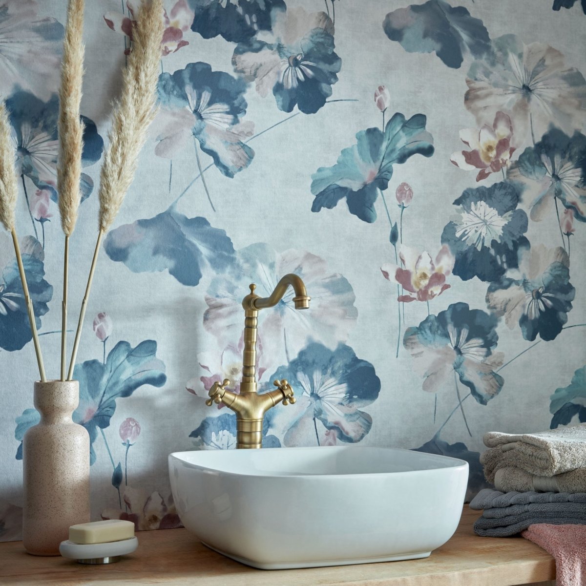 1838 Wallcoverings Willow Water Lilies Behang 2008-143-03 - LAB COLOUR THE WORLD