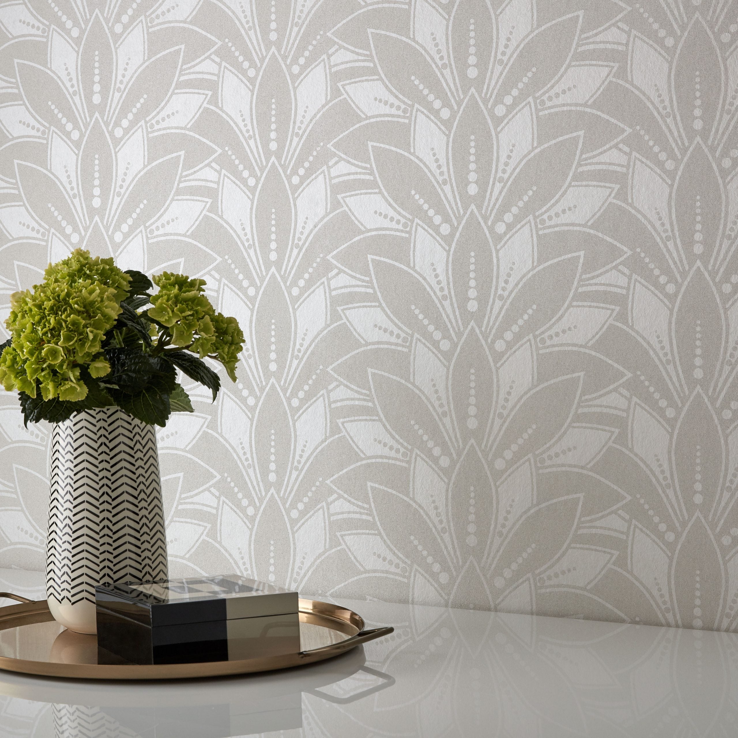 1838 Wallcoverings Astoria Behang 1907-139-04 - Pearl Cream