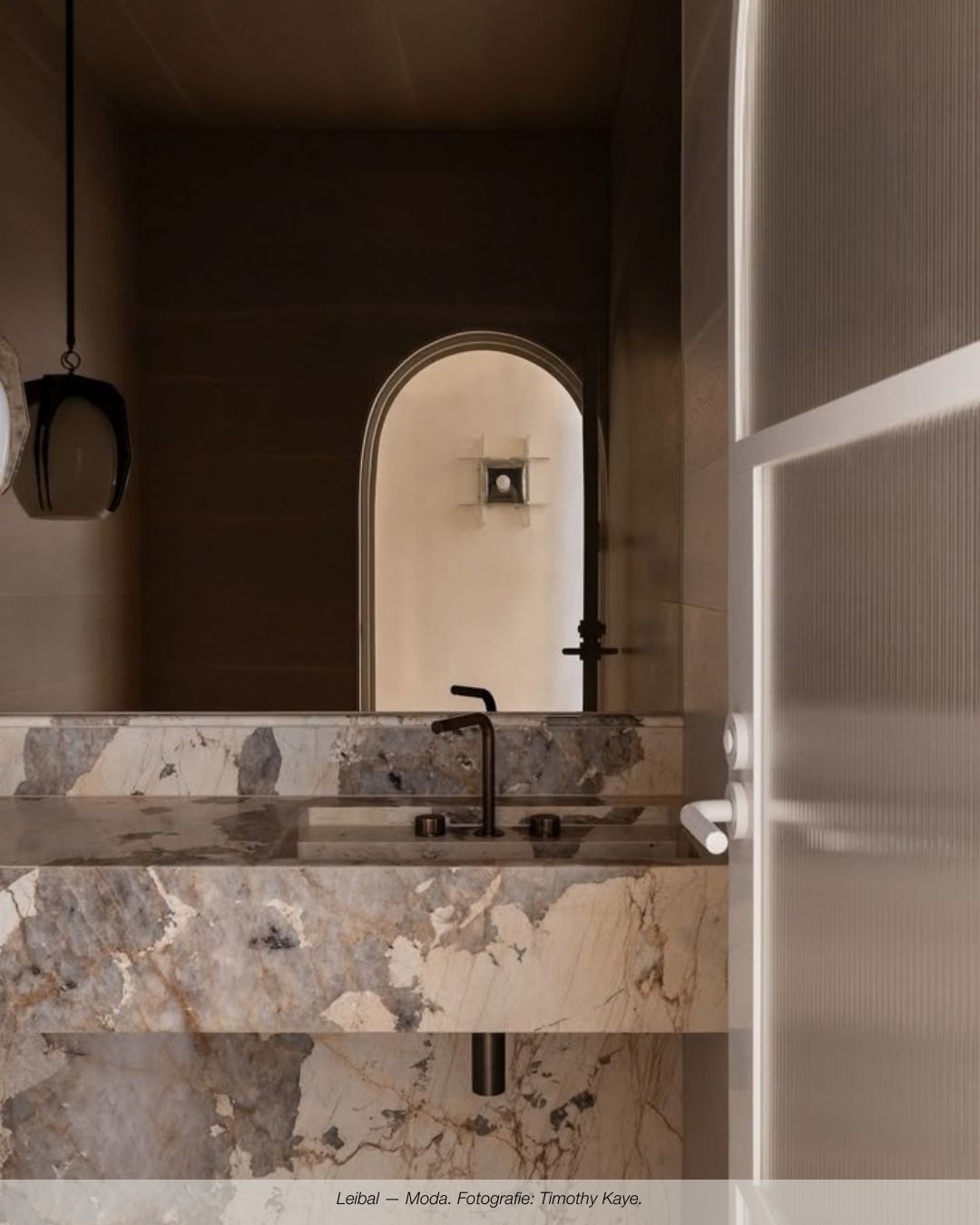 CALACATTA BURGUNDY NO. 1072