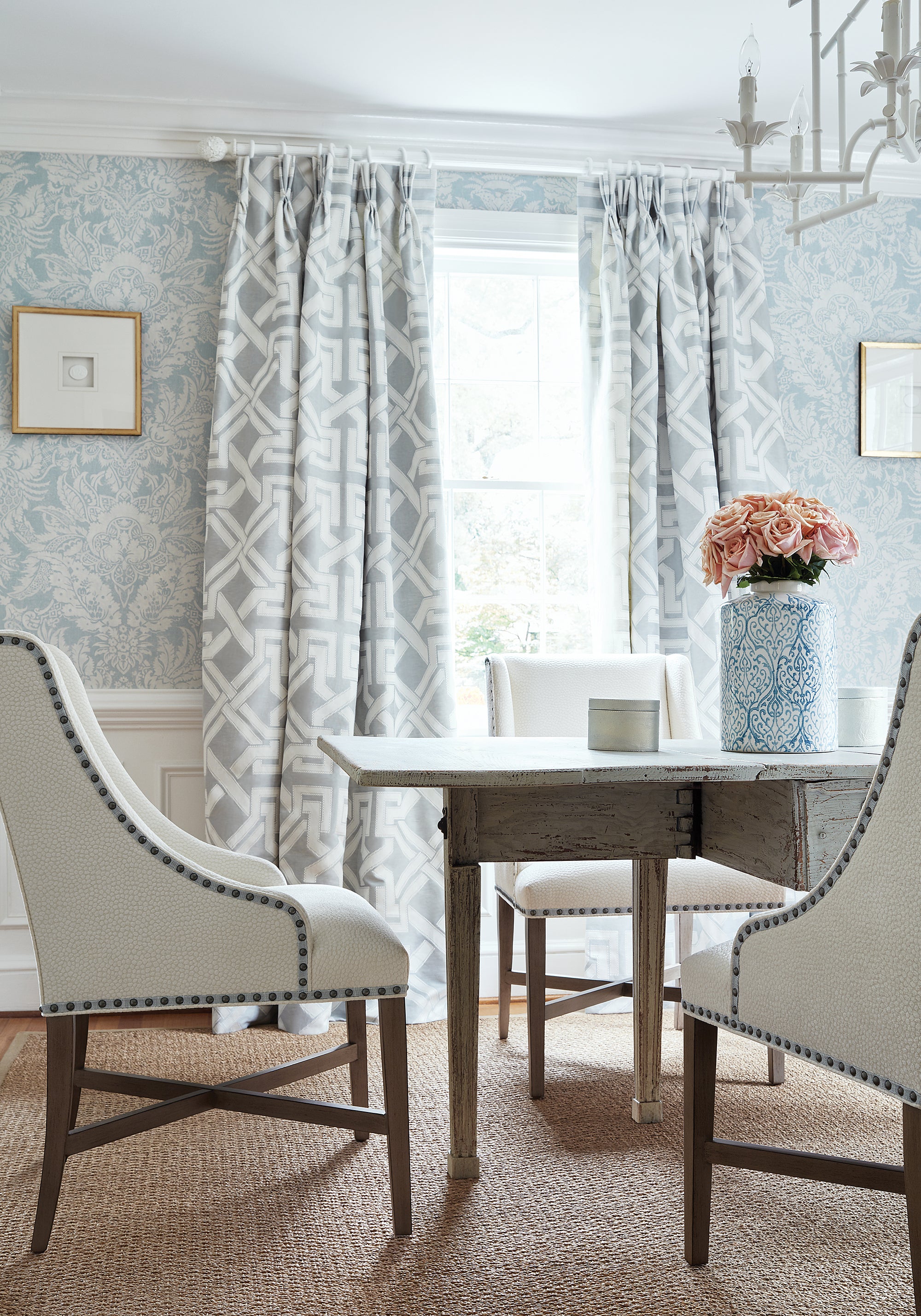 Thibaut Chestnut Hill Chardonnet Damask Behang T72585 - sfeerbeeld