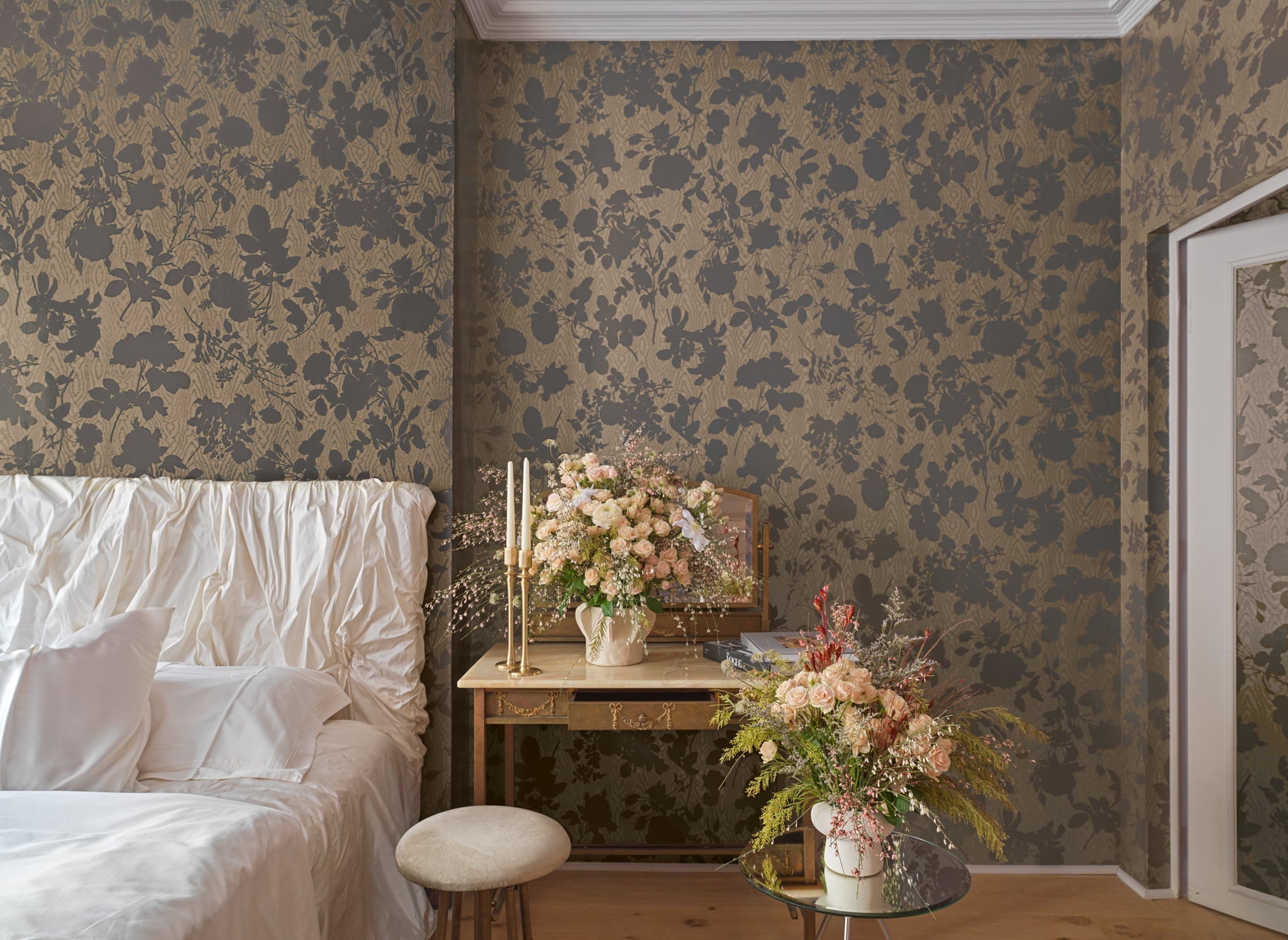 Cole & Son Vivienne Westwood Absence of Roses Moiré