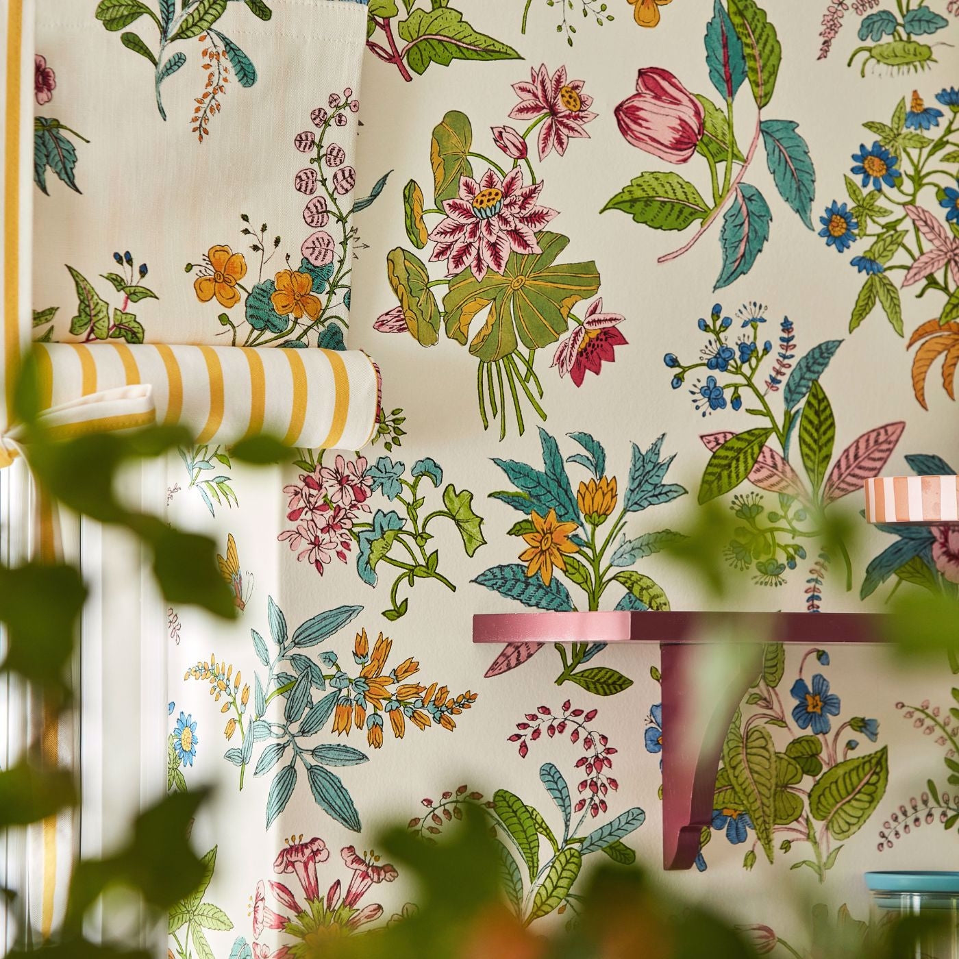 Harlequin Woodland Floral Wide Width Behang 113058 — LAB COLOUR THE WORLD