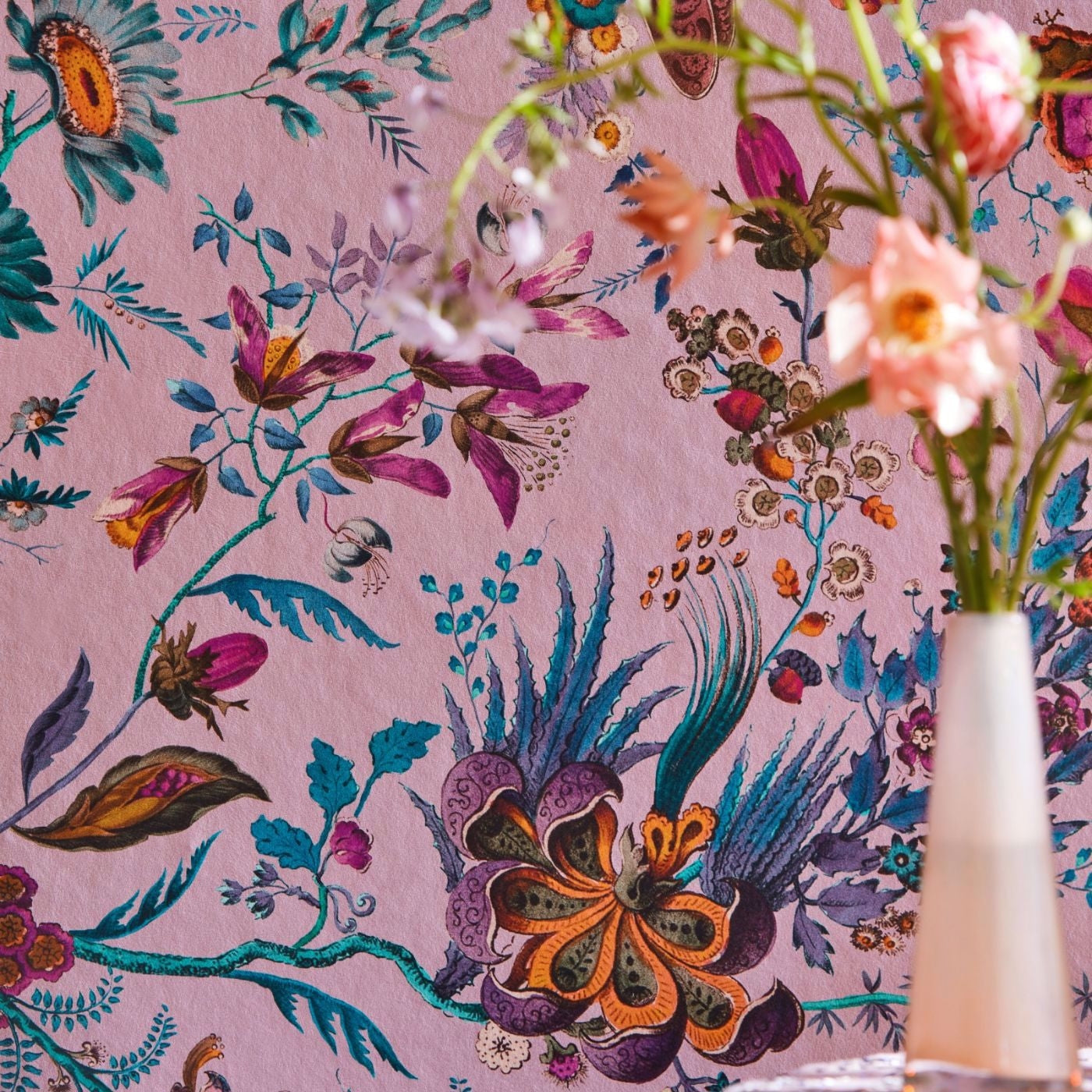 Harlequin Wonderland Floral Wide Width Behang 113066 — LAB COLOUR THE WORLD