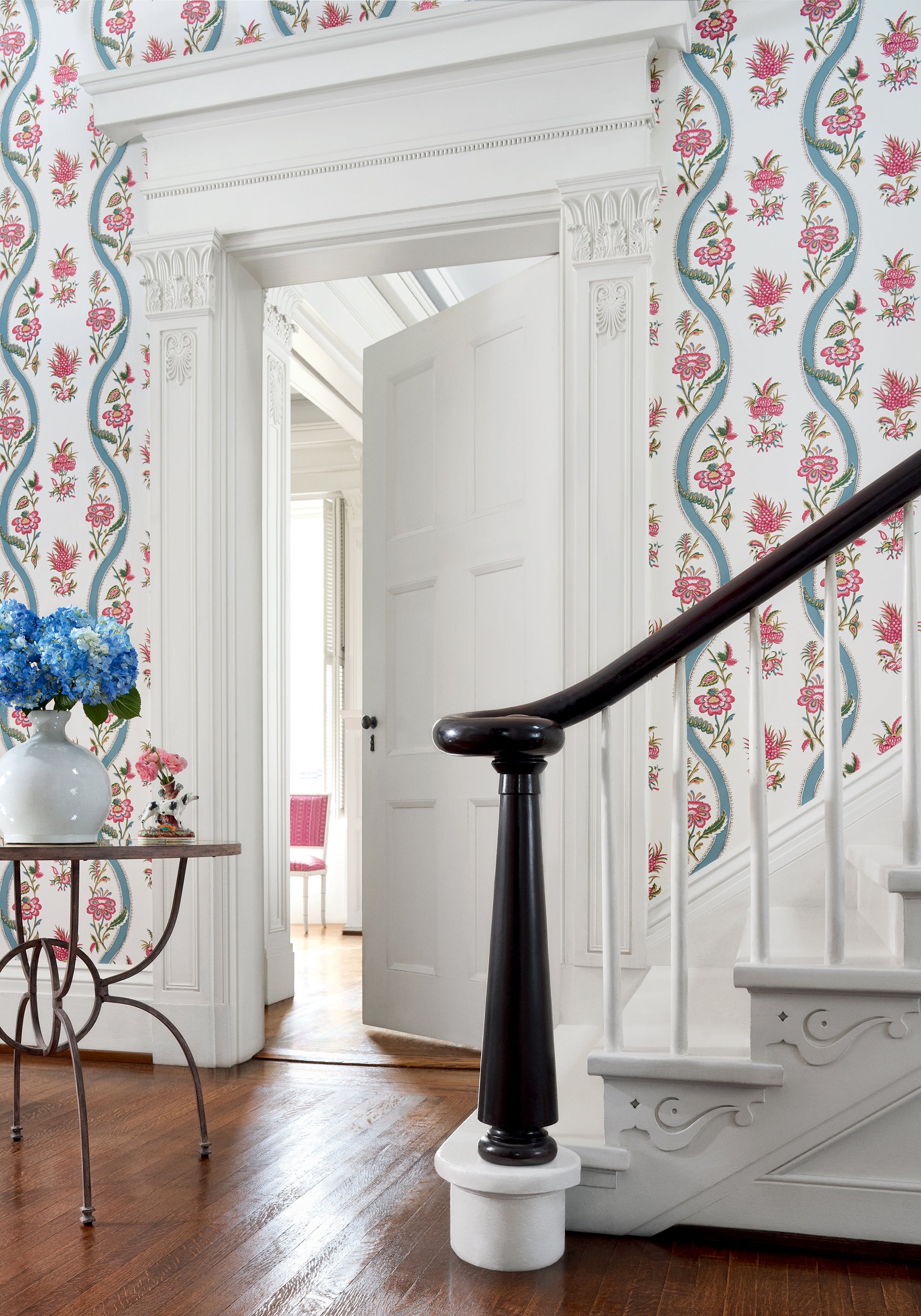Thibaut Indienne Ribbon Floral Behang T36426 - sfeerbeeld