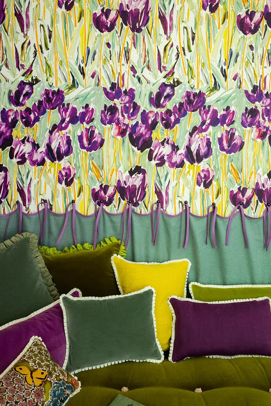 Pierre Frey Black tulips Behang FP105001 - LAB COLOUR THE WORLD