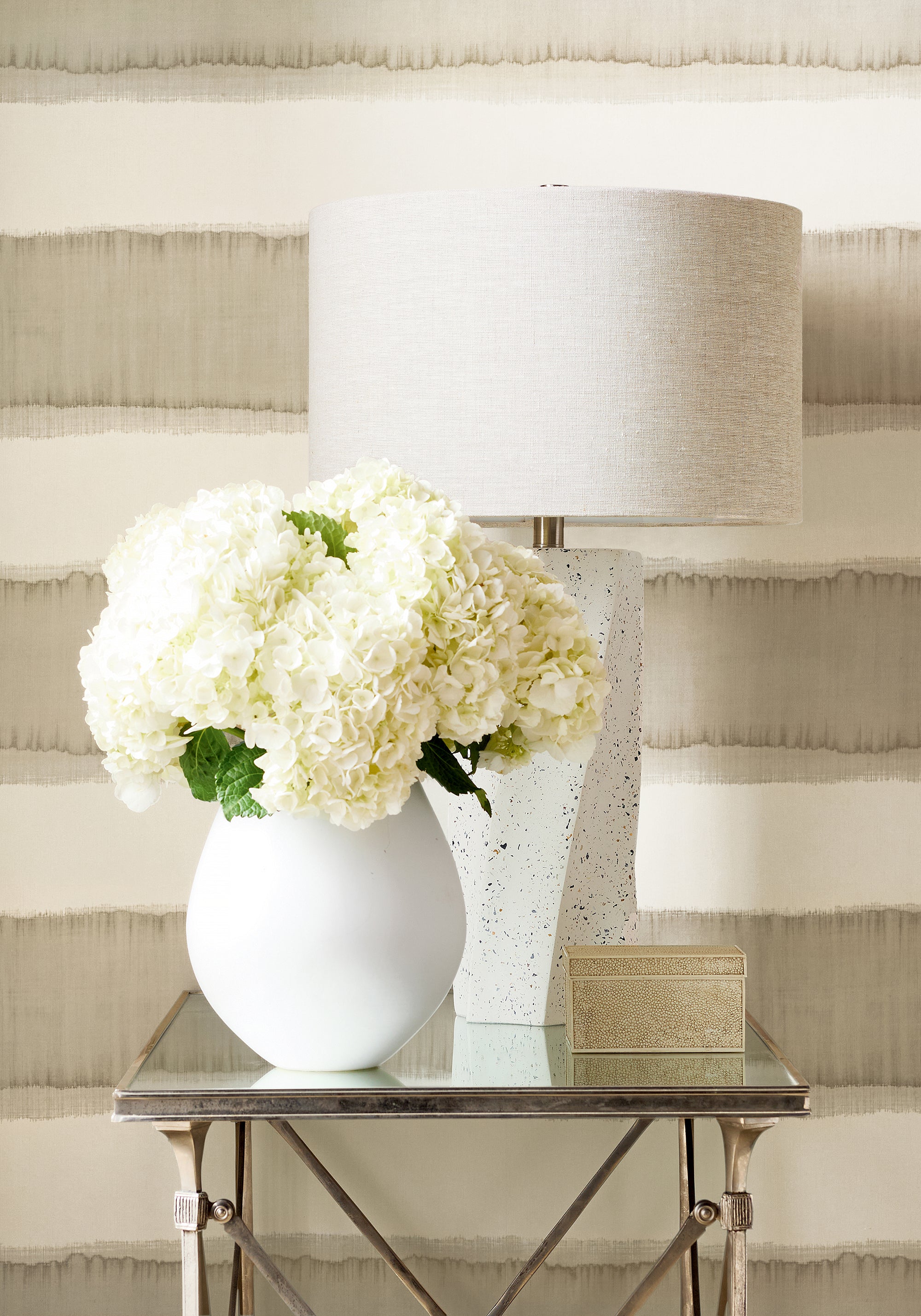 Thibaut Modern Resource 3 Mizu Stripe Behang T12856 - sfeerbeeld