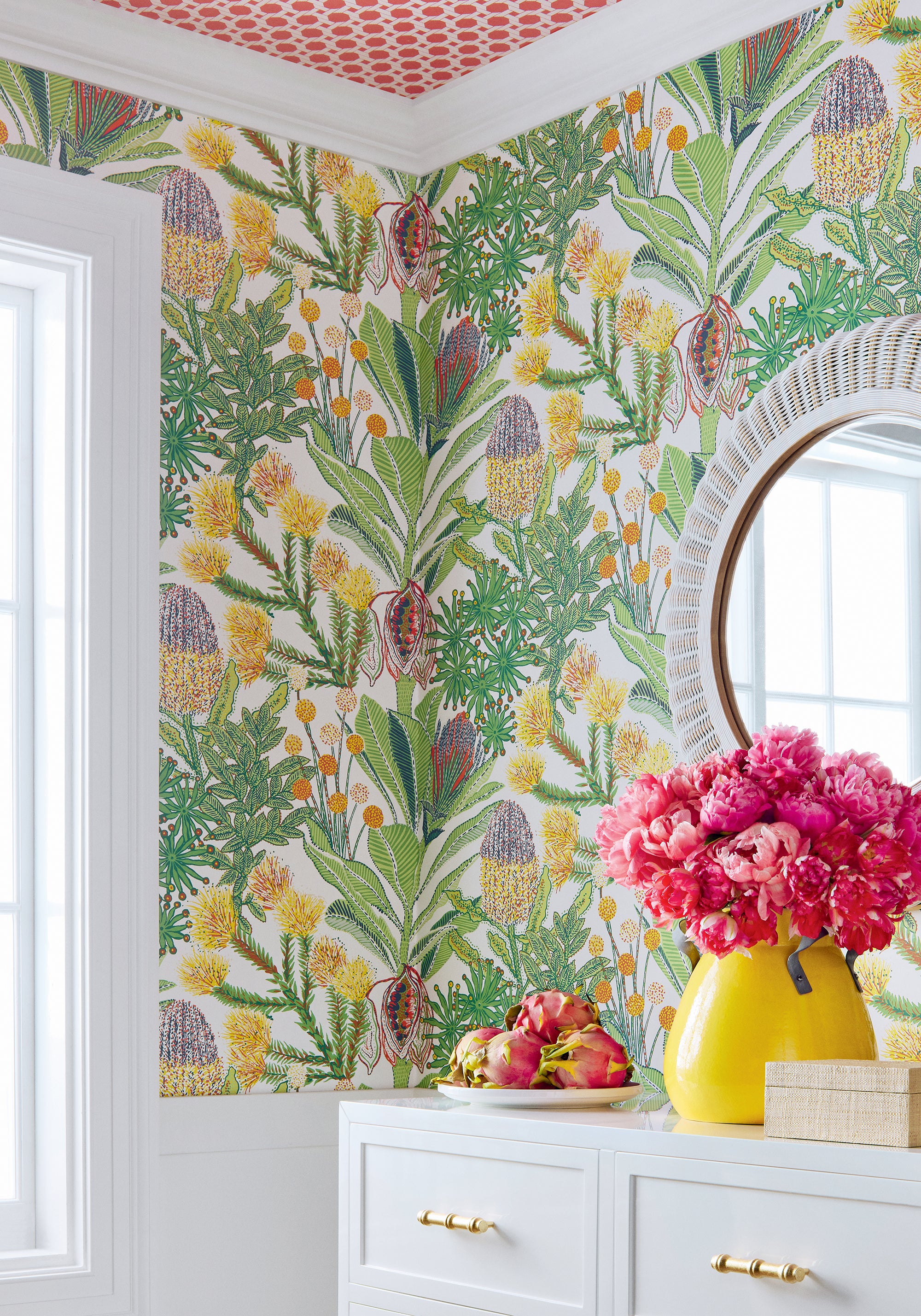 Thibaut Palm Grove Protea Behang T13921 - sfeerbeeld