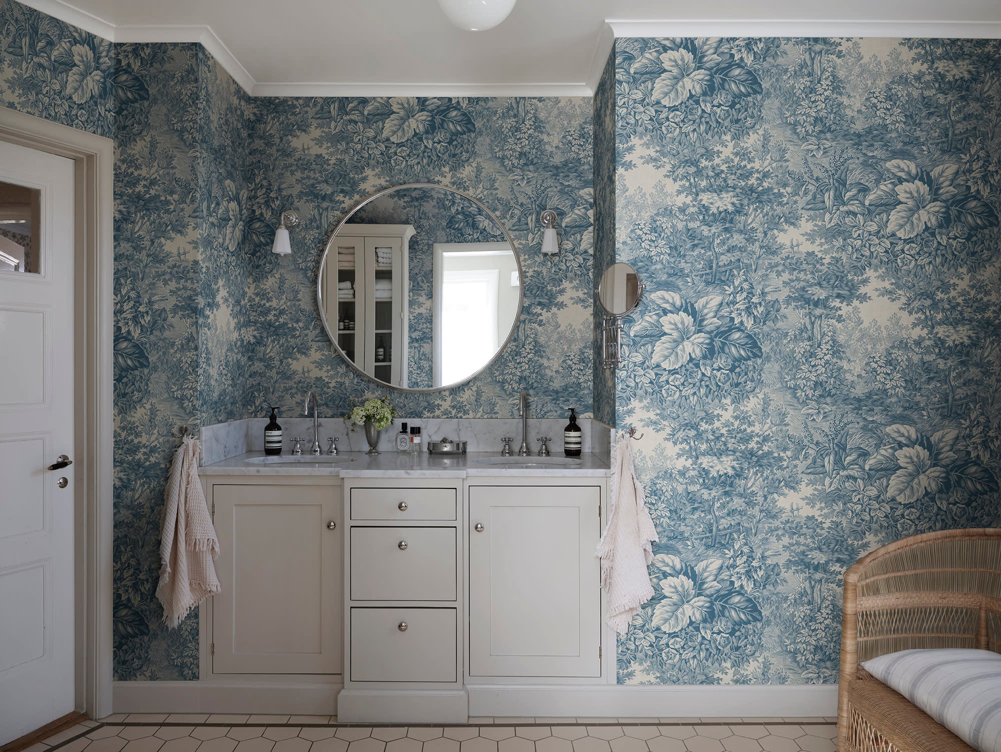 Sandberg Forest Toile Behang S10402 - Blue