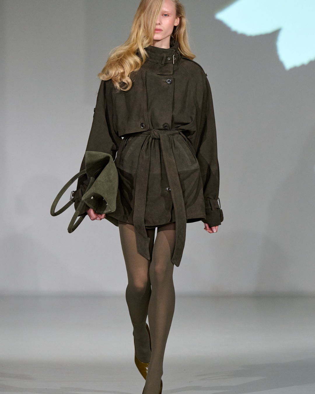 TEMPTING TAUPE NO. 675