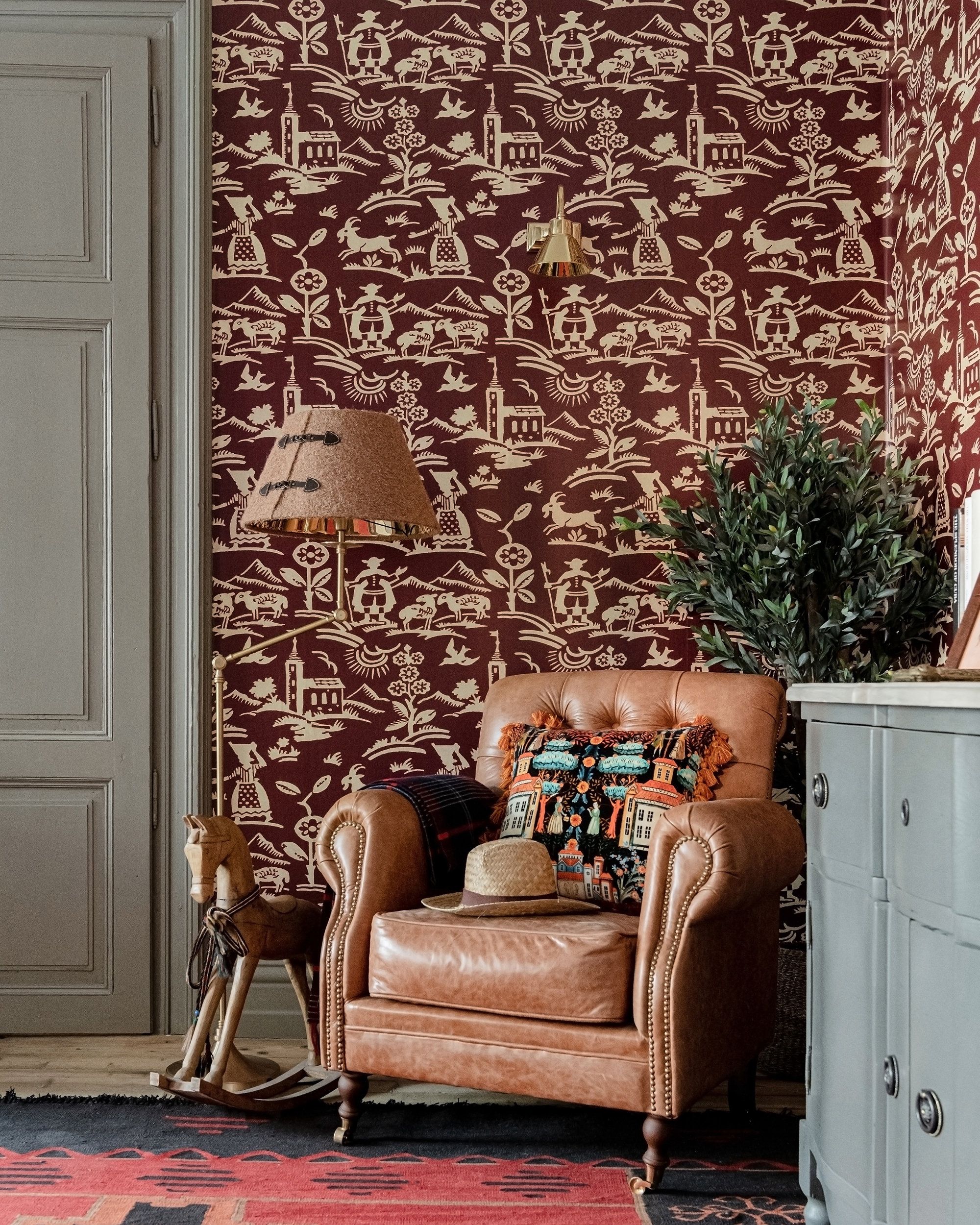Mind The Gap Brixen Maroon Behang