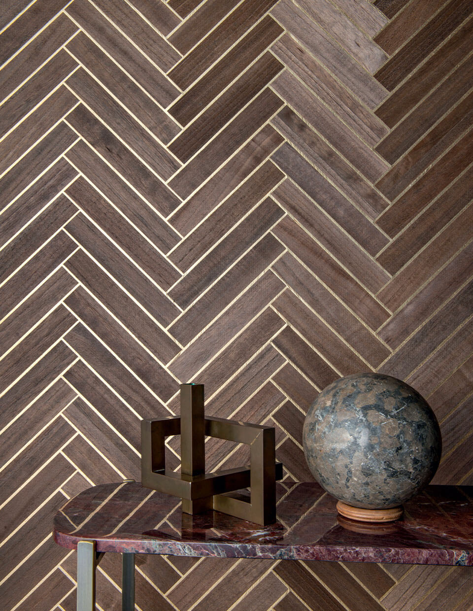 CMO Paris Bois Chevron Behang WBO 02 - Tabac Or