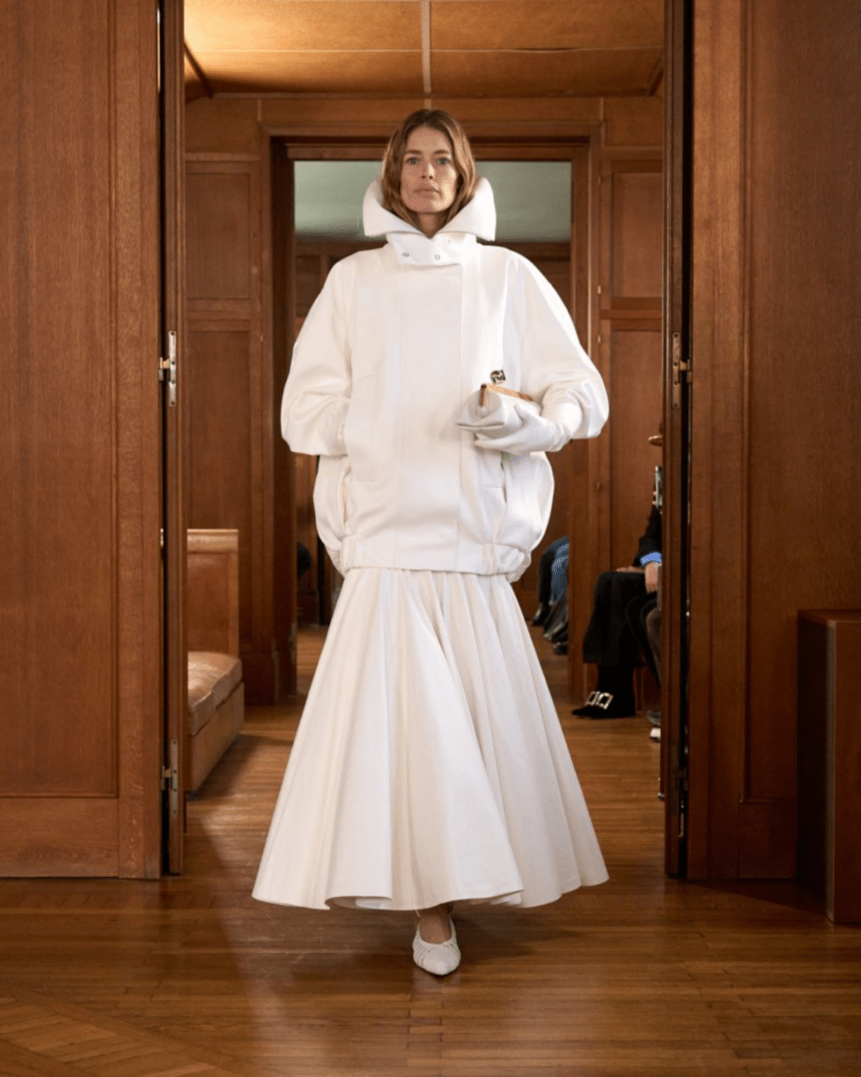 FULL WHITE NO. 253 - LAB COLOUR THE WORLD