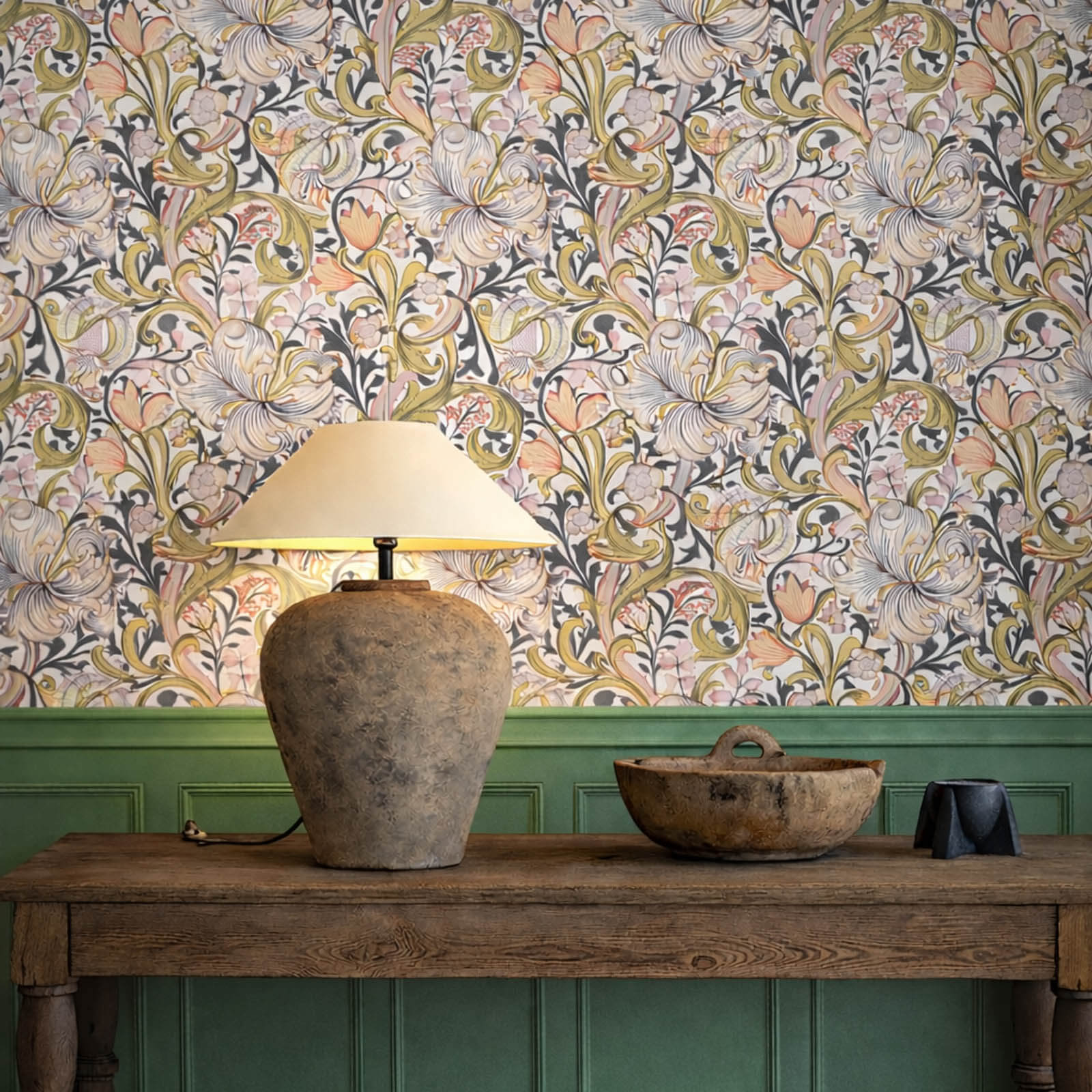 Morris & Co. Golden Lily Behang 510015 - LAB COLOUR THE WORLD