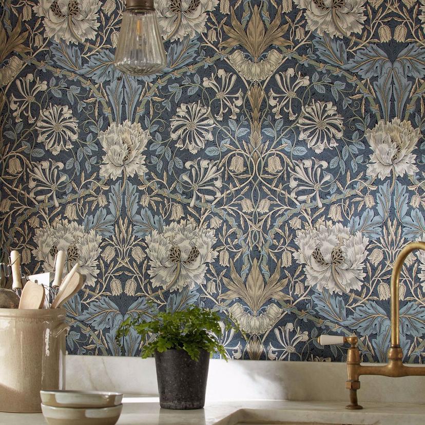 Morris & Co. Honeysuckle & Tulip Behang 217371 - LAB COLOUR THE WORLD