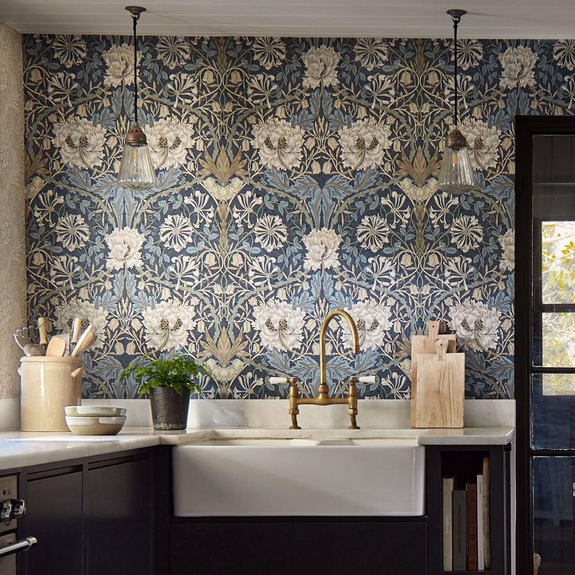 Morris & Co. Honeysuckle & Tulip Behang 217371 - LAB COLOUR THE WORLD